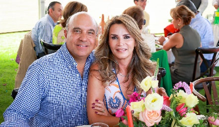 Roberto Alcalde y Bertha Barragán.
