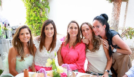  Coco Canseco, Fernanda Torres, Kristine Kaiser, Carla Ortiz y Gaby Herrán.
