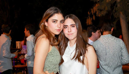  Connie Hermosillo y María de la Torre.