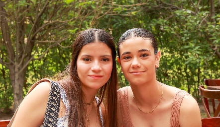  Camila Díaz de León y Constanza Sarquis.