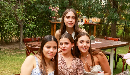  Camila Díaz de León, Victoria Muñoz, María de la Torre y Emelin Feres.