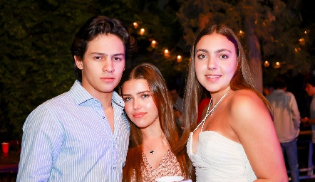  Mike Fernández, Victoria Muñoz y Emelin Feres.