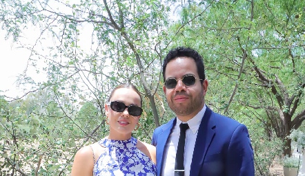  Alejandra Martínez y Ernesto Cervantes.