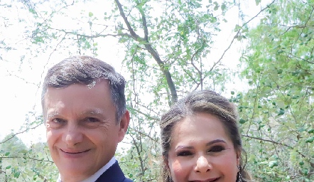  Nelson Galán y Caroline Ofton.