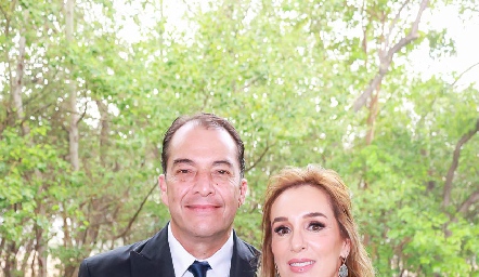  Eduardo González y María Elena Ávila, papás del novio.