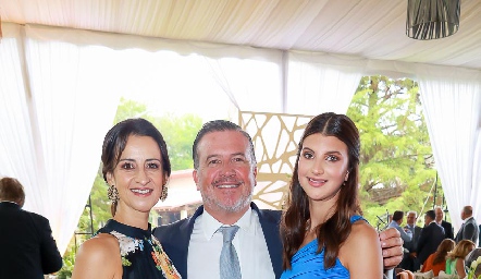  Mónica Galarza, Rodrigo y Roberta Gómez.