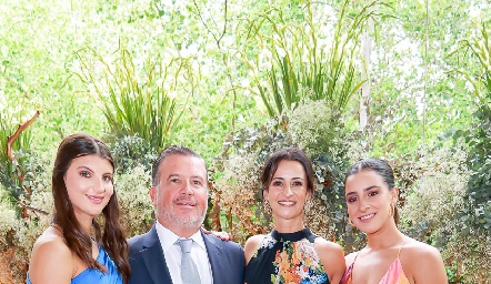  Roberta, Rodrigo, Mónica y Lorea Gómez.