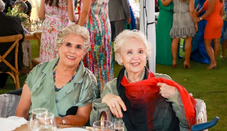  Lupita Treviño y Lili Robles.