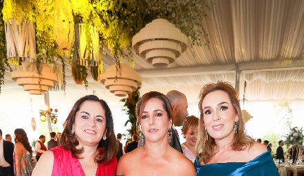  Claudia, Alejandra y María Elena Ávila.