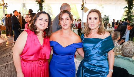  Claudia, Alejandra y María Elena Ávila.