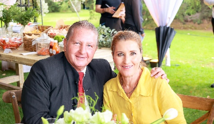  José Pérez y Mónica Martínez.