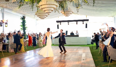  La entrada de los novios.