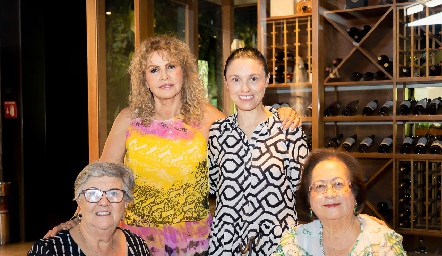  Elvira Oro, Velia Hervert, Carmen Meade y Marcela Pettet.