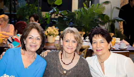  Patricia González, Ana Ibarra y Rosy González.