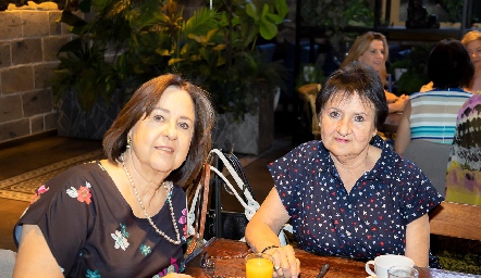  Carmen Guerra y María Teresa Perogordo.