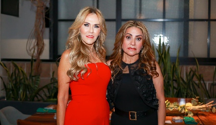  Las consuegras Eleida Sánchez y Leticia Córdova.