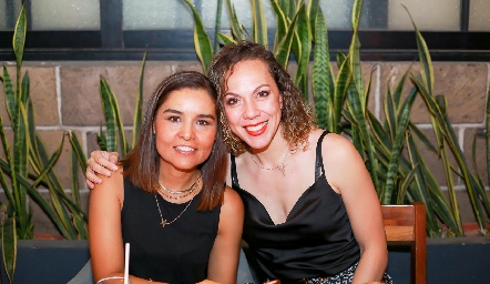  Lorena y Marcela Torres.