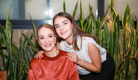  Claudia Carpizo y Claudia Torres.