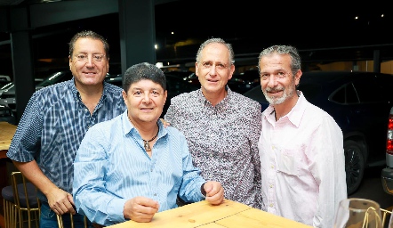  Rafael Olvera, Arturo González, Víctor y Luis Medlich.