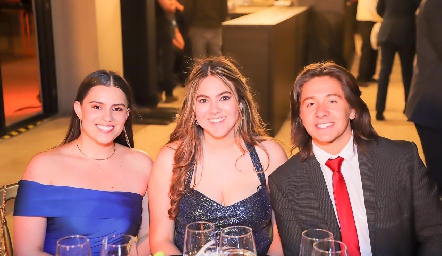  Cassandra Nava, Adriana Jaimes y César Ojeda.