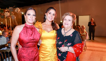  Pita Del Valle, María Gracia Sousa y Marcelle Coulon.