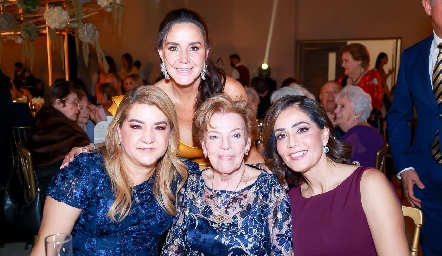  María Gracia Sousa, Carmenchu, Güera de Del Valle y Came Stevens.
