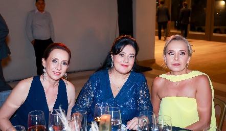  Carmen Bravo, Lourdes Del Valle y Paty Piñero.