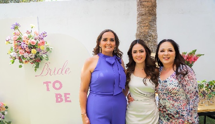  Gabriela Villanueva, Paulina Aldrett y Claudia Álvarez.