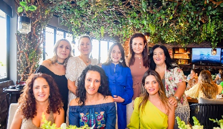 Roxana Serna, Pupi García, Ale Ascanio, Laura Izaguirre, Lourdes Del Valle, Alejandra Meade, Pato Rodríguez y Rosy Rodríguez.