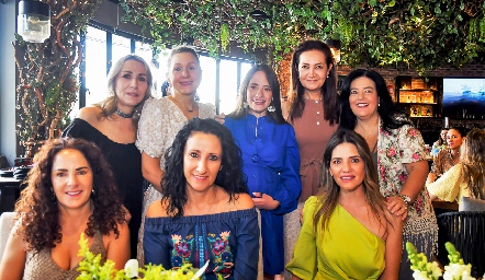  Roxana Serna, Pupi García, Ale Ascanio, Laura Izaguirre, Lourdes Del Valle, Alejandra Meade, Pato Rodríguez y Rosy Rodríguez.