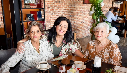  Rosa María Álvarez, Lourdes Del Valle y Gladis Villasana.