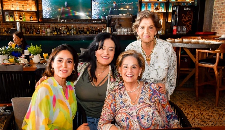  Maribel Lozano, Lourdes Del Valle, Lolita Álvarez y Rosa María Álvarez.