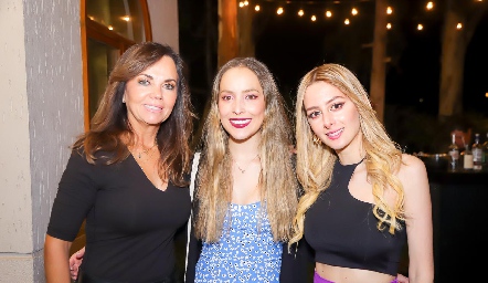  Elsa Tamez, Laura Bravo y Valeria Guerrero.
