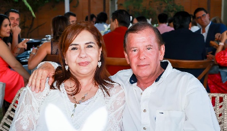  Leticia Urbina y Arturo Martínez.