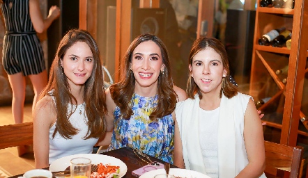  Vicky Pérez, Ana Sofía Aranda y Marisa Tobías