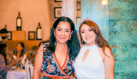  Erika Andrade y Elvira García .