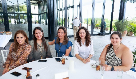  Estefanía Reyna, Marissa Medina, Maru Humara, Mariana Bonilla y Adriana Orozco.
