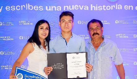  Mayra Calvillo, Pedro Calvillo y Miguel Ángel Flores.