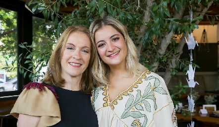  Rocío Gómez con su hija Paulina Dibildox.