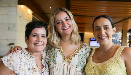 Tita García, Paulina Dibildox y María Lavín.