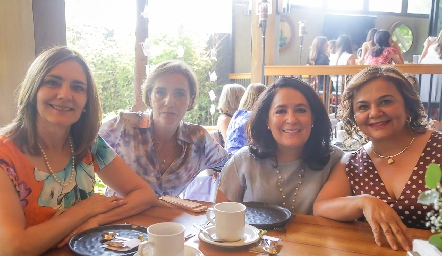  Cecilia Delgado, Patricia Ramos, Laura Rodríguez y Tita Aguillón.