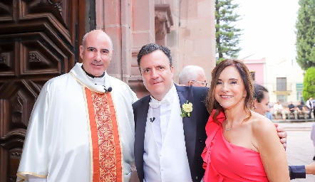  Pbro. Francisco González, Eduardo Martínez y Laura Ariztegui.