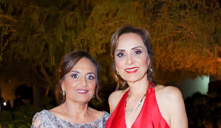  Rosa María y Estela García.