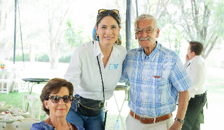  Mercedes Muñiz, Brenda Gómez y Juan Manuel.
