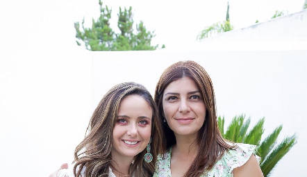 Ana Gaby Díaz Infante y Paulina Benavente.