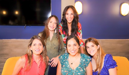  Rosy Rodríguez, Ale Ascanio, Andrea Ascanio, Patricia Rodríguez y Emilia Rodríguez.