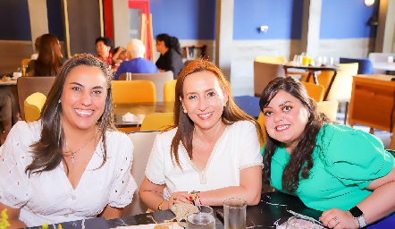  Beatriz Castro, Carmen Bravo y Andrea Gutiérrez.