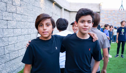  Matías y Santiago.