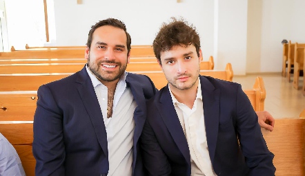  Jaime Alvarado y Carlos Torres, padrinos de Emilia.