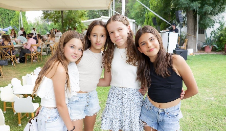  Inés, Silvana, Daniela y Camila.